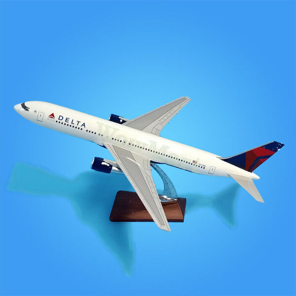 New Delta 1:150 Fibreglass Solid Resin Aircraft Plane Model Boeing B767 L47cm