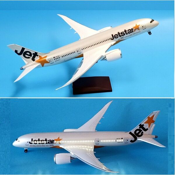 1:130 Jetstar Airways Boeing B787 Plane Model / LED Light Wheel Aircraft Model