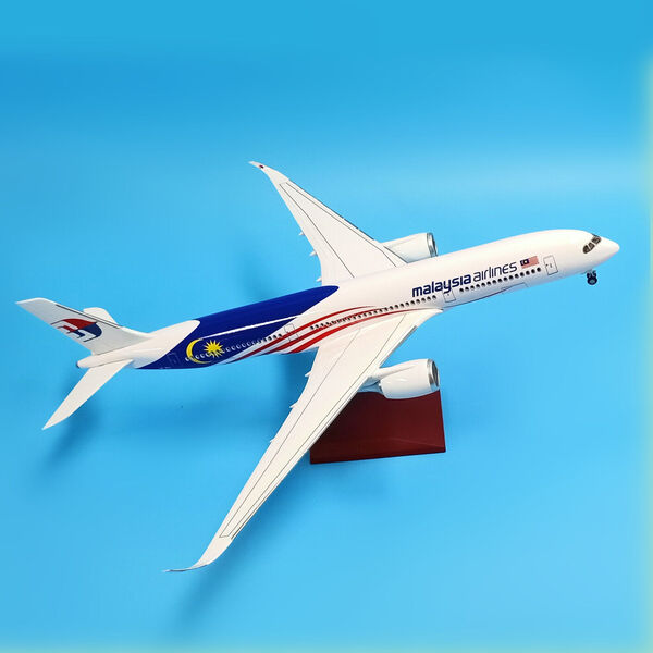 1:140 Malaysia Airlines A350 Plane Model / LED Light &amp; Wheel Aircraft Model 47cm