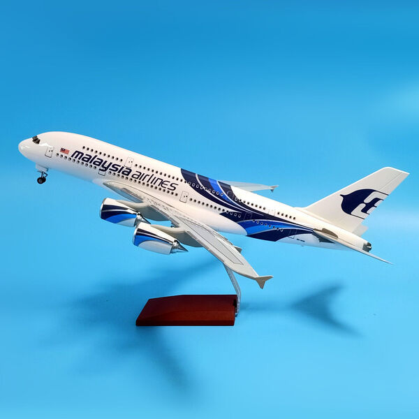 1:160 Malaysia Airlines A380 Plane Model / LED Light &amp; Wheel Aircraft Model 45cm