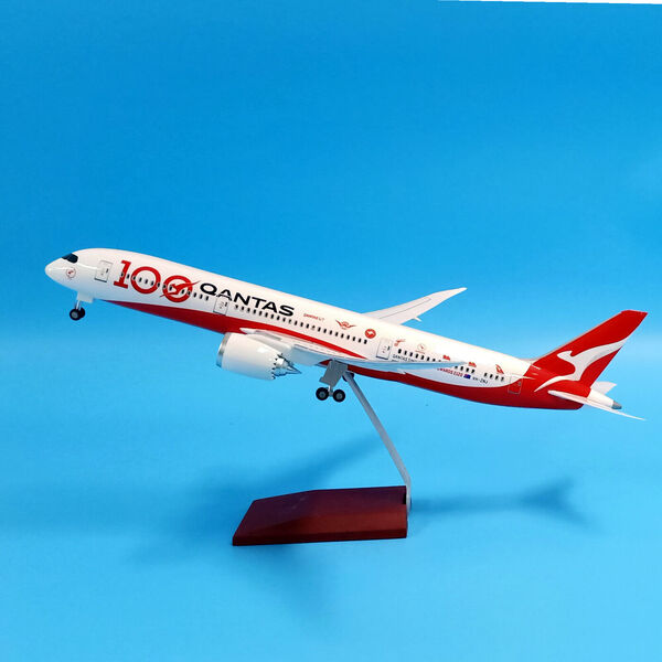 1:145 Qantas Boeing B787 -9 Dreamliner Plane Model 100 Year Anniversary Aircraft