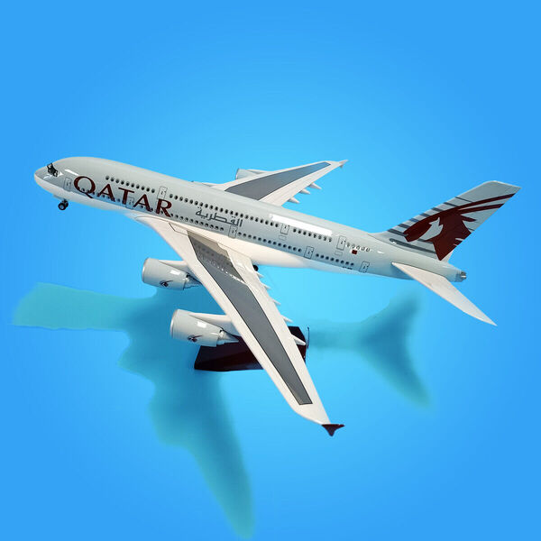 1:160 Qatar Airways A380 Plane Model / LED Light &amp; Wheel Aircraft Model 45cm