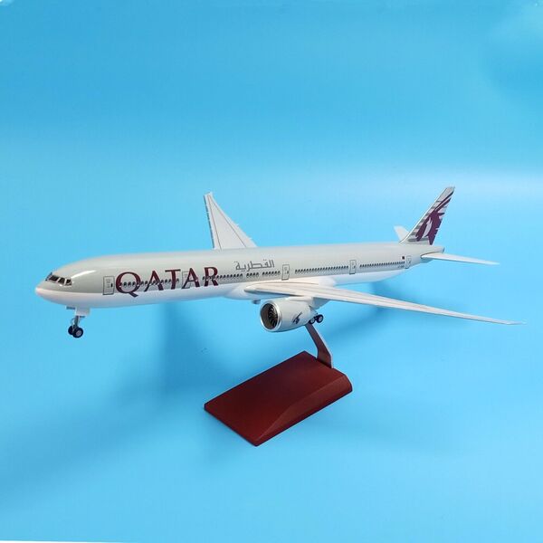 1:160 Qatar Airways Boeing 777 Plane Model LED Light Wheels Aircraft Model  48cm