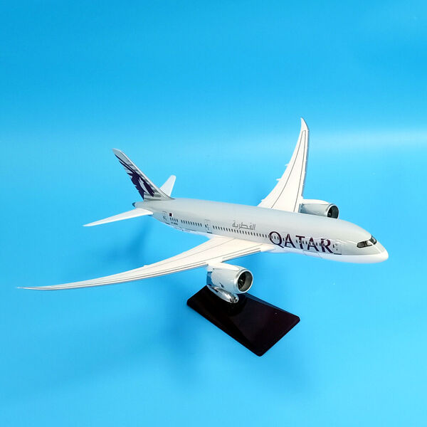 1:130 Qatar Airways Boeing 787 Plane Model / LED Light &amp; Wheels Aircraft Model