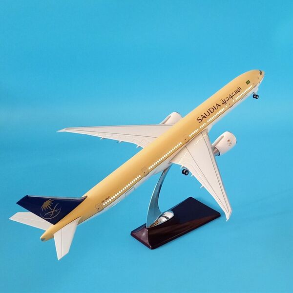 1:160 Saudi Airline B777 Plane Model LED Light Wheels Boeing Aircraft Model 47cm