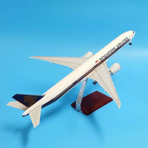 1:160 Singapore Airline Boeing 777 Plane Model / LED Light Wheel Aircraft Model